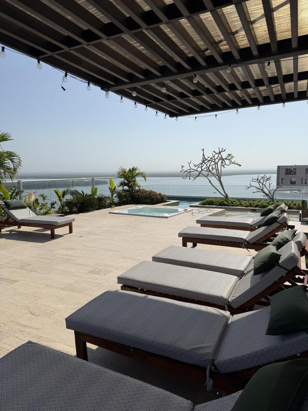 Luxury Ocean View Aparment